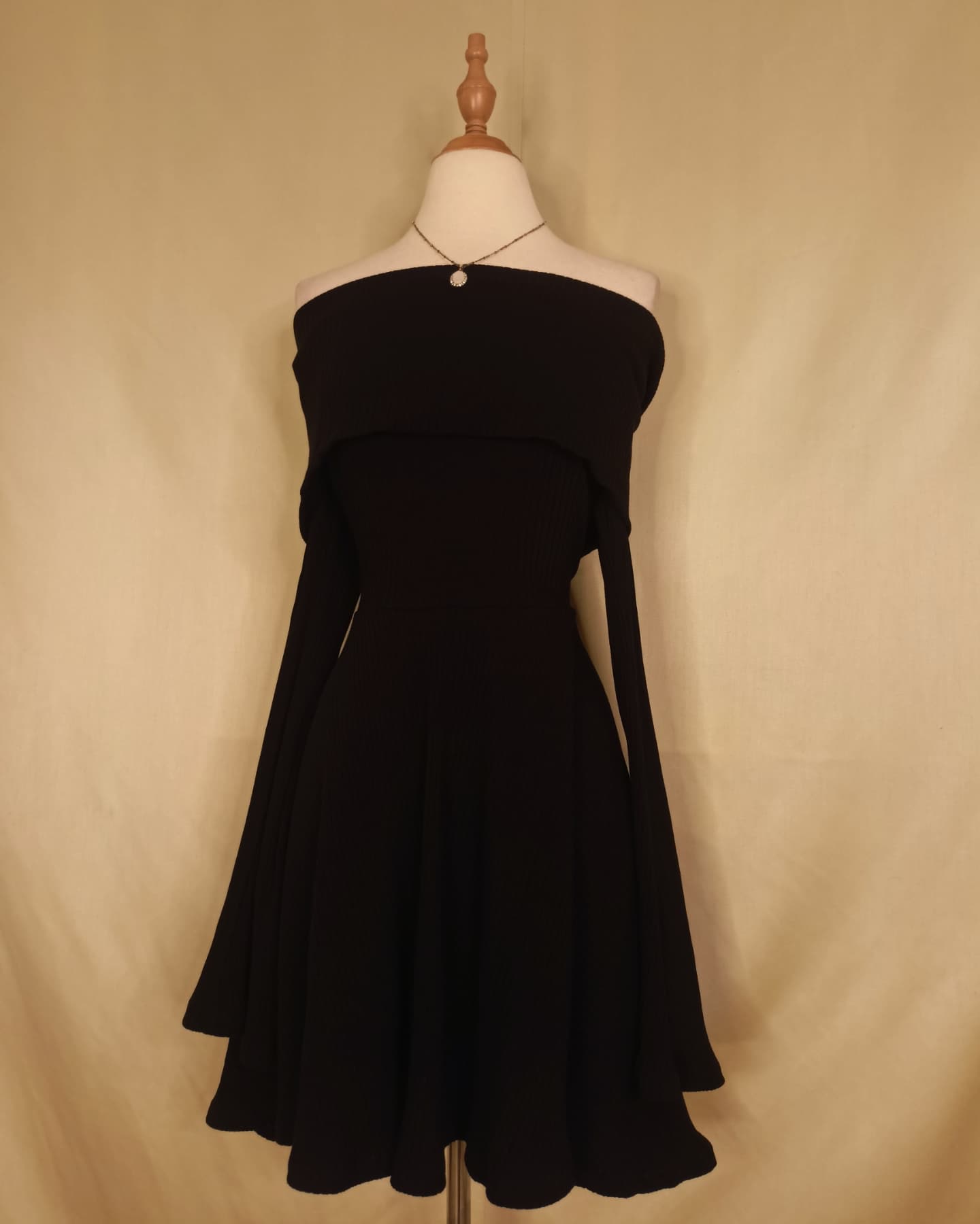 Off-shoulders short black dress          فستان اسود قصير