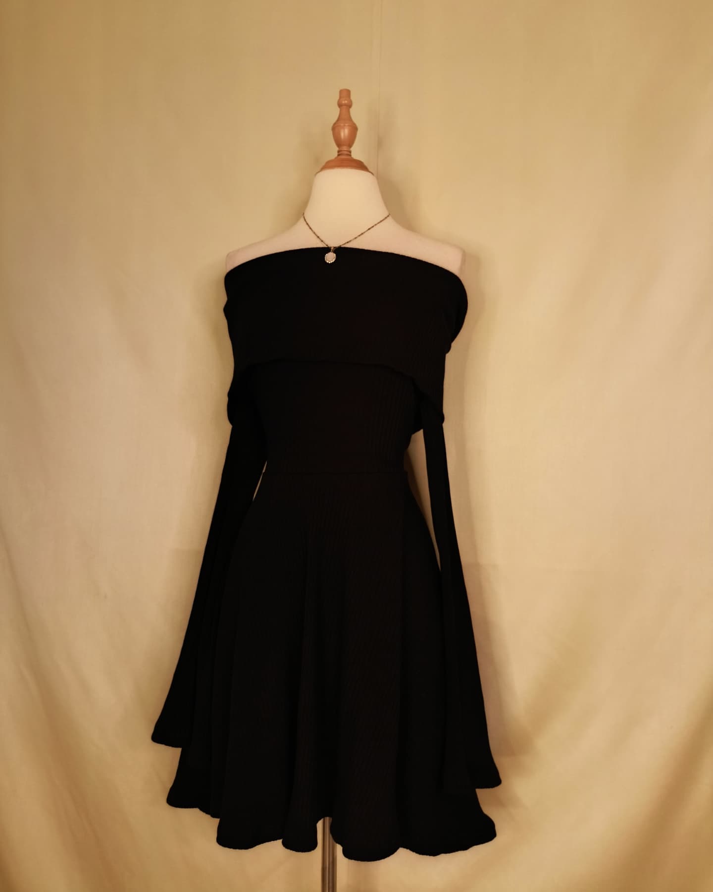 Off-shoulders short black dress          فستان اسود قصير