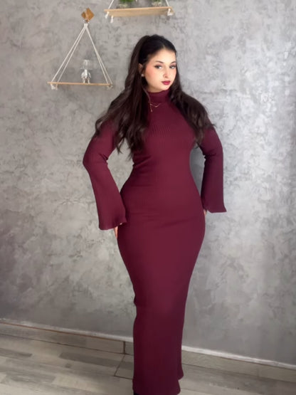 Tight warm dress in black and burgundy