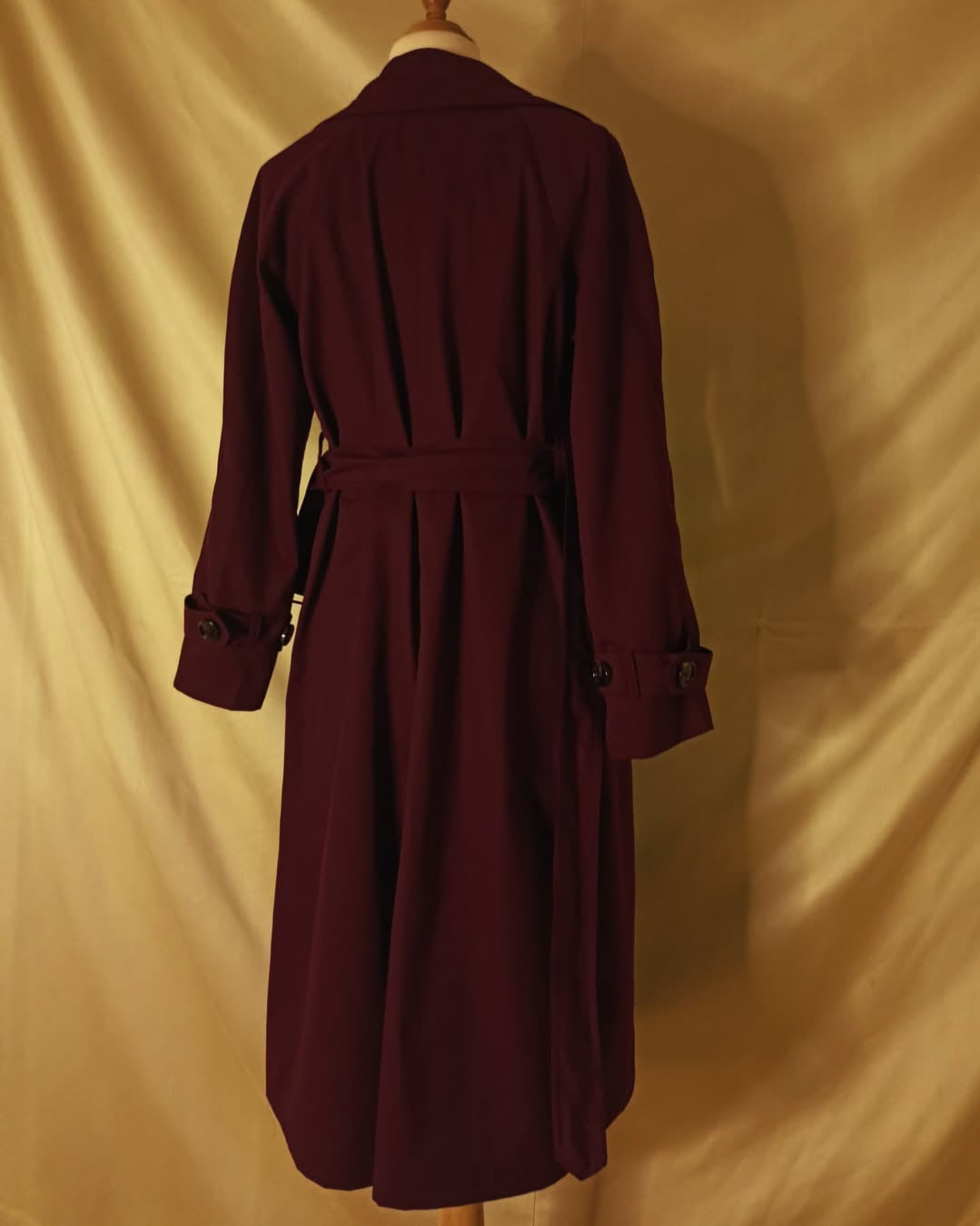 Trench in burgundy