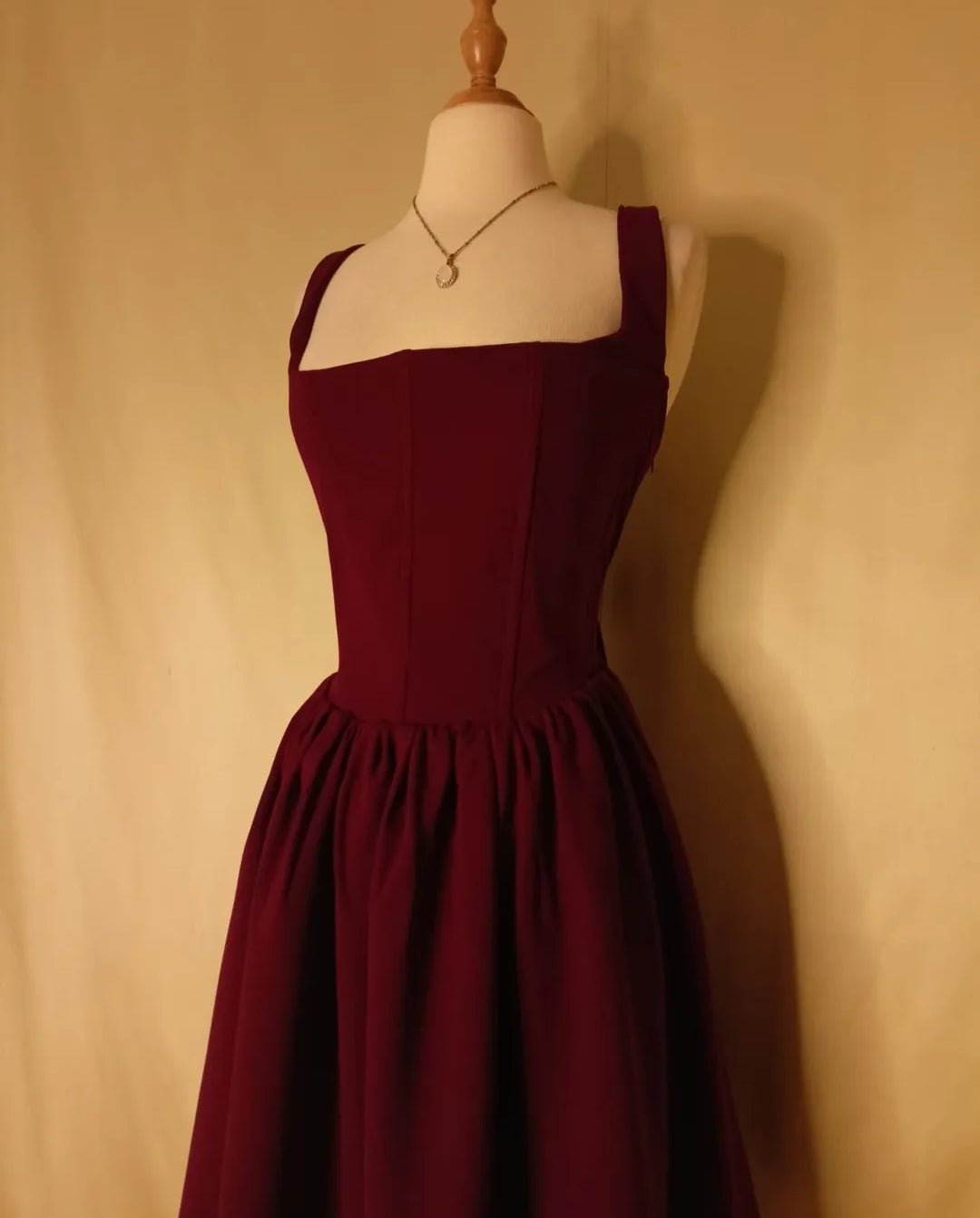 Corset dress in burgundy